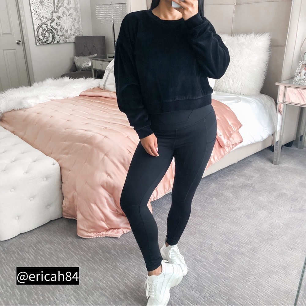 Forever 21 black crop velvet long sleeve pullover sweater